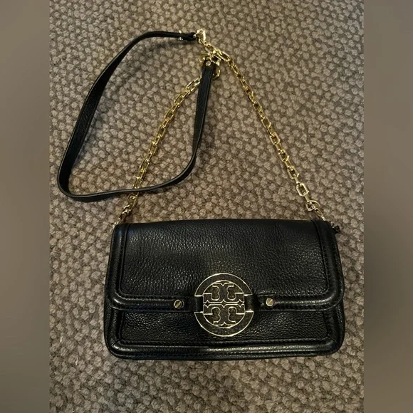 Tory Burch crossbody. ***RETIRED CLASSIC*** - Picture 1 of 4